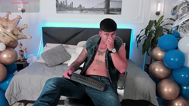 Cristopher strong online show from 05/20/26, 12:46