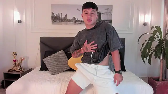 Cristopher strong online show from 05/01/26, 01:27