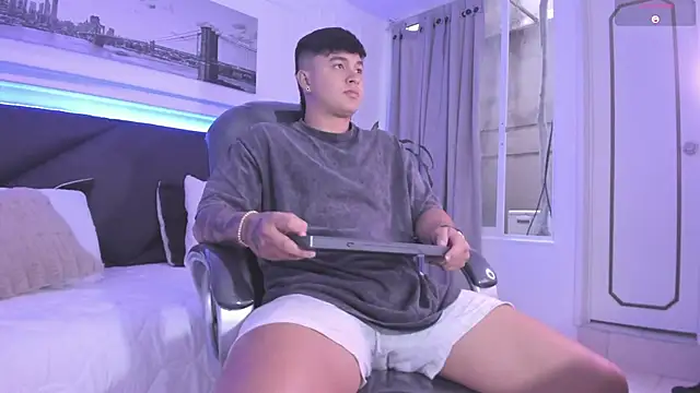 Cristopher strong online show from 12/20/25, 03:04