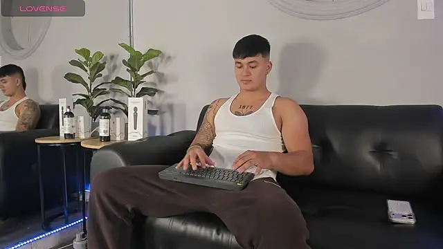 Cristopher strong online show from 04/25/26, 02:14