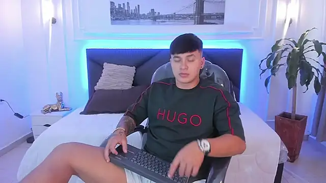 Cristopher strong online show from 11/30/25, 02:18