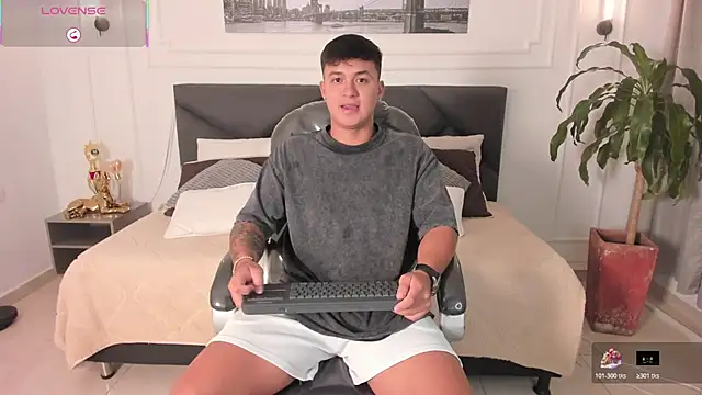 Cristopher strong online show from 05/17/26, 01:44