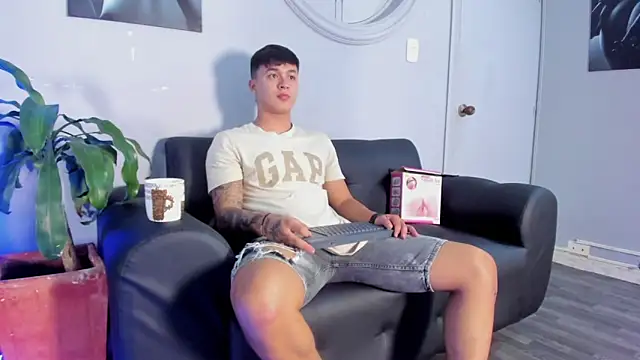 Cristopher strong online show from 03/20/25, 12:54