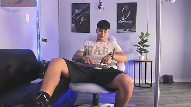 Snapshot of Cristopher_strong chatting on 03/03/26, 01:40 Cristopher strong online show from 03/03/26, 01:40