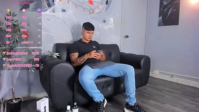 Cristopher strong online show from 10/04/25, 11:12