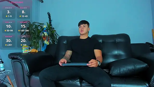 Cristopher strong online show from 10/26/25, 11:21