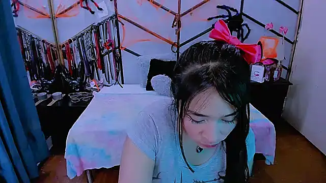 AlanaLuck online show from 10/21/25, 07:24