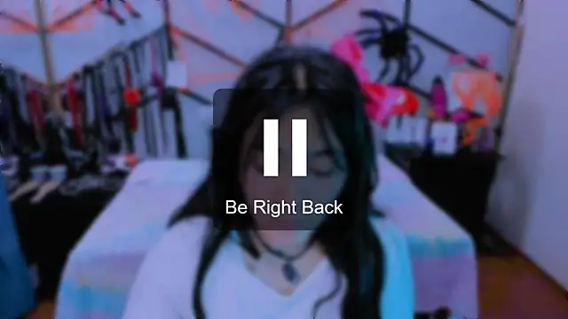 AlanaLuck online show from 10/31/25, 12:40