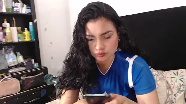 lolaa staars online show from 02/08/25, 02:26