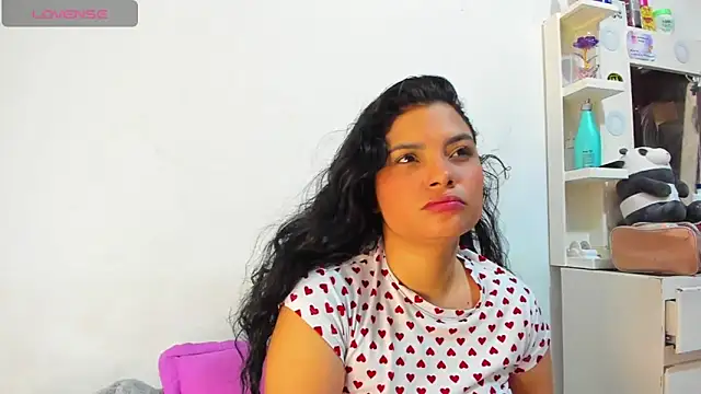 lolaa staars online show from 04/23/26, 03:46