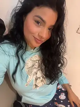 lolaa staars online show from 10/25/25, 05:28