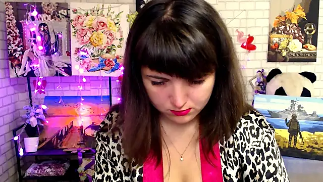 Snapshot of Darina_M_ chatting on 10/22/25, 05:40 Darina M online show from 10/22/25, 05:40