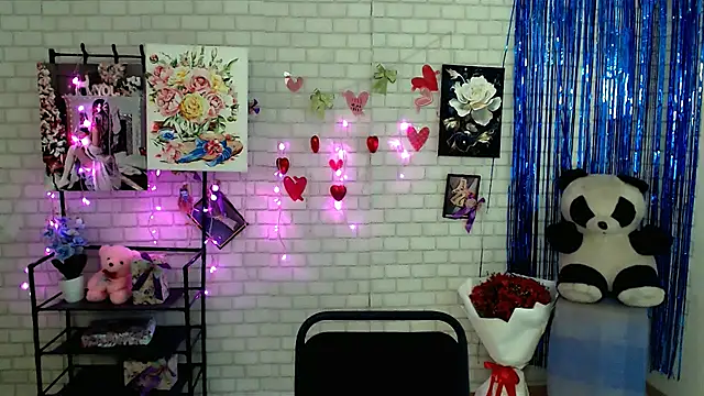Snapshot of Darina_M_ chatting on 03/18/25, 08:39 Darina M online show from 03/18/25, 08:39