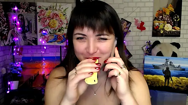 Snapshot of Darina_M_ chatting on 12/05/25, 08:24 Darina M online show from 12/05/25, 08:24