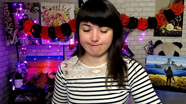 Snapshot of Darina_M_ chatting on 10/30/25, 05:28 Darina M online show from 10/30/25, 05:28