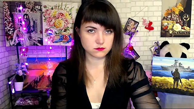 Snapshot of Darina_M_ chatting on 10/18/25, 04:36 Darina M online show from 10/18/25, 04:36