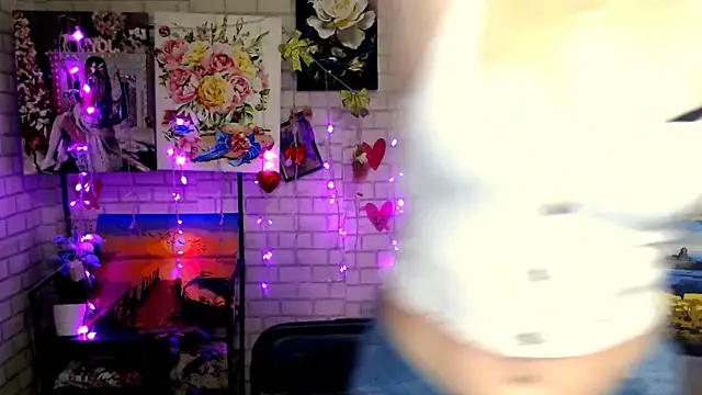 Snapshot of Darina_M_ chatting on 11/11/25, 03:12 Darina M online show from 11/11/25, 03:12