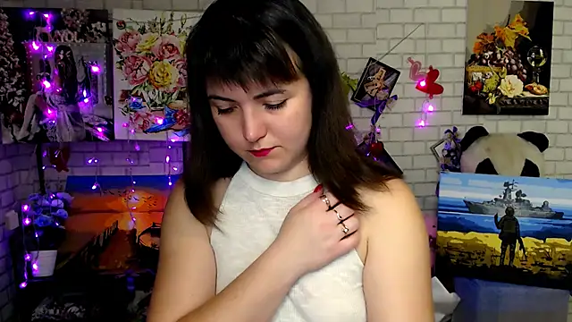 Snapshot of Darina_M_ chatting on 11/12/25, 03:54 Darina M online show from 11/12/25, 03:54