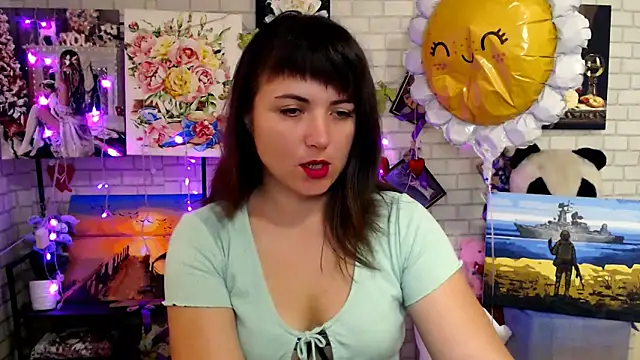 Snapshot of Darina_M_ chatting on 09/20/25, 04:50 Darina M online show from 09/20/25, 04:50