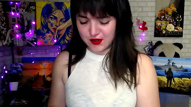 Snapshot of Darina_M_ chatting on 12/18/25, 03:22 Darina M online show from 12/18/25, 03:22