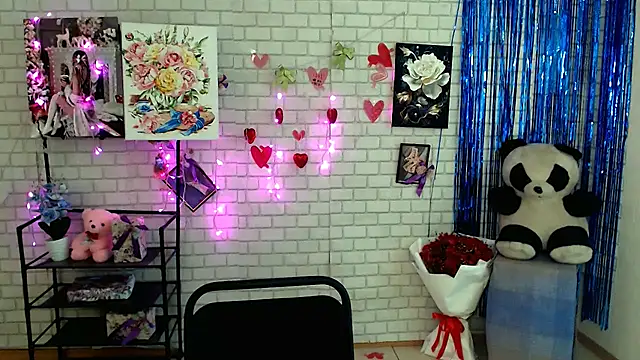 Snapshot of Darina_M_ chatting on 03/12/25, 11:21 Darina M online show from 03/12/25, 11:21