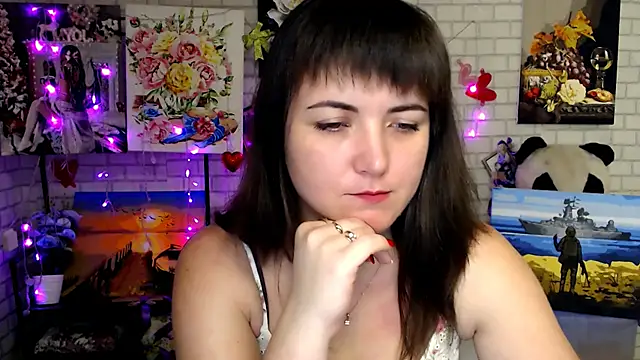 Snapshot of Darina_M_ chatting on 11/23/25, 08:24 Darina M online show from 11/23/25, 08:24