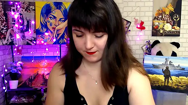 Snapshot of Darina_M_ chatting on 12/17/25, 09:25 Darina M online show from 12/17/25, 09:25