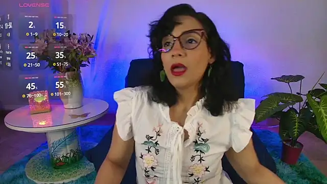 Snapshot of Elliee_ chatting on 03/12/25, 07:14 Elliee online show from 03/12/25, 07:14