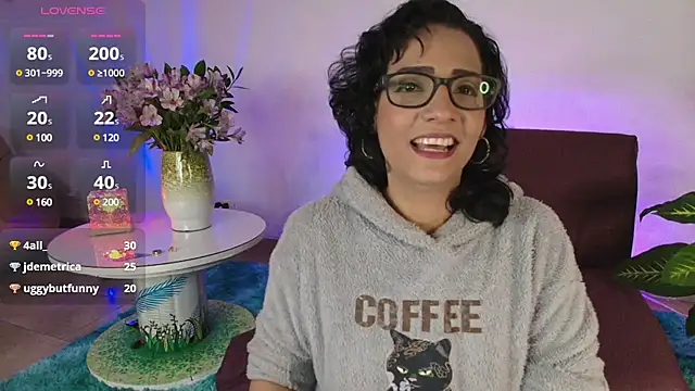 Snapshot of Elliee_ chatting on 03/08/25, 04:17 Elliee online show from 03/08/25, 04:17