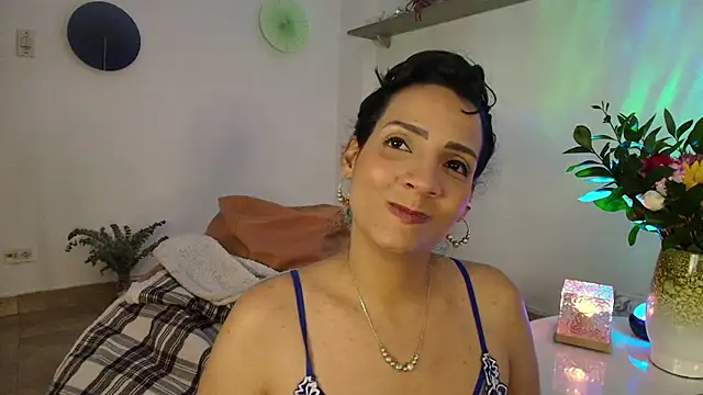 Snapshot of Elliee_ chatting on 03/20/25, 11:34 Elliee online show from 03/20/25, 11:34