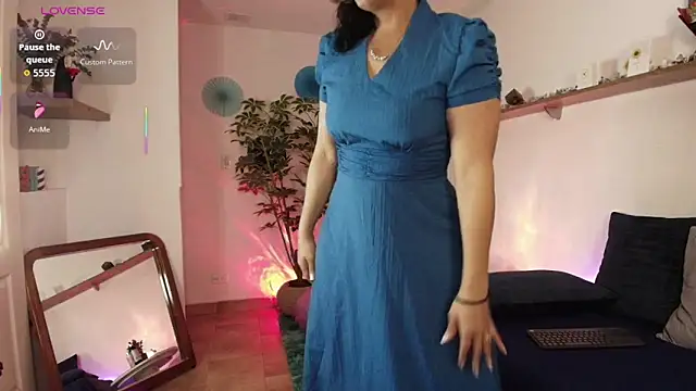 Elliee  online show from 03/19/26, 12:16