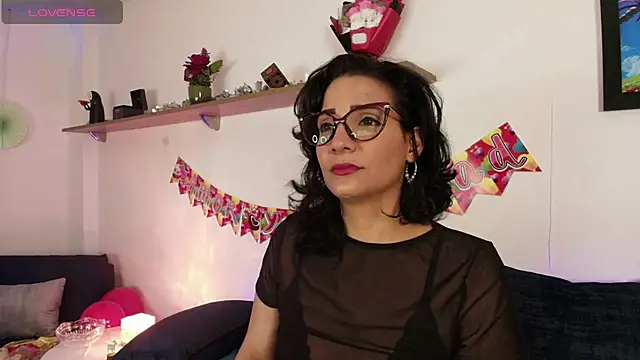 Snapshot of Elliee_ chatting on 09/15/25, 03:01 Elliee online show from 09/15/25, 03:01