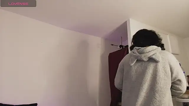 Snapshot of Elliee_ chatting on 11/04/25, 12:20 Elliee online show from 11/04/25, 12:20