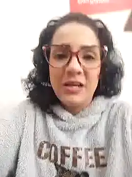 Snapshot of Elliee_ chatting on 03/11/25, 03:23 Elliee online show from 03/11/25, 03:23