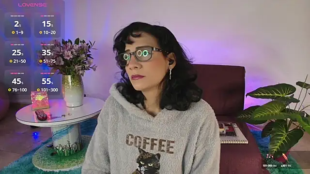 Snapshot of Elliee_ chatting on 03/08/25, 01:14 Elliee online show from 03/08/25, 01:14