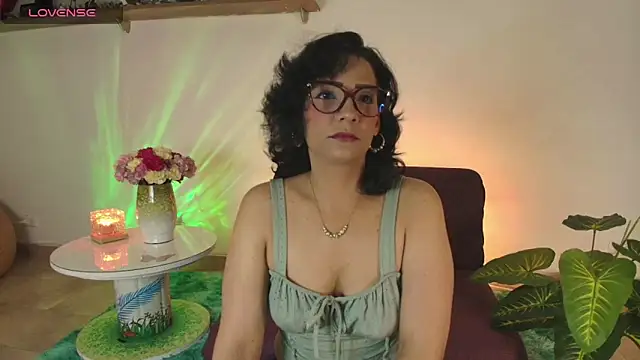 Snapshot of Elliee_ chatting on 02/28/25, 12:09 Elliee online show from 02/28/25, 12:09