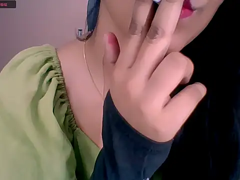 Snapshot of Nicole-wallace chatting on 09/17/25, 04:42 Nicole-wallace online show from 09/17/25, 04:42