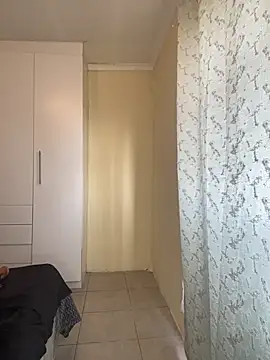 Snapshot of DarkBerry87 chatting on 11/26/25, 04:01 DarkBerry87 online show from 11/26/25, 04:01