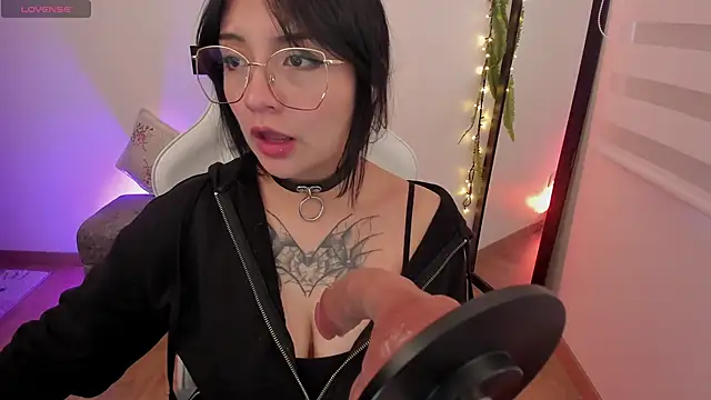 Snapshot of Hannya_moon chatting on 04/23/26, 05:36 Hannya moon online show from 04/23/26, 05:36