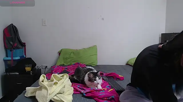 Snapshot of Nanna_and_Balder chatting on 02/21/25, 08:05 Nanna and Balder online show from 02/21/25, 08:05