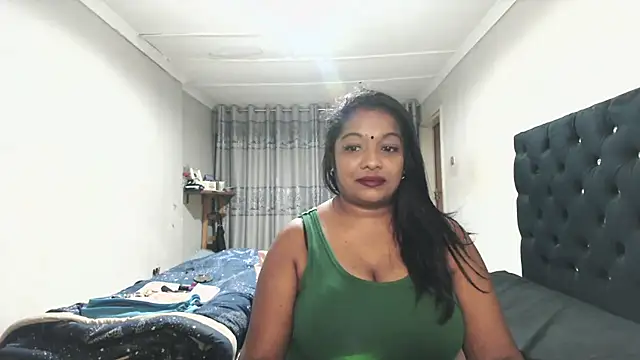 Snapshot of Indianmayaxoxo chatting on 06/06/26, 04:45 Indianmayaxoxo online show from 06/06/26, 04:45
