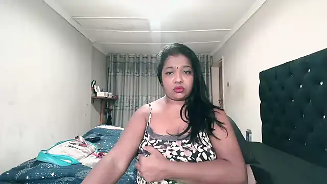 Snapshot of Indianmayaxoxo chatting on 06/17/26, 06:35 Indianmayaxoxo online show from 06/17/26, 06:35