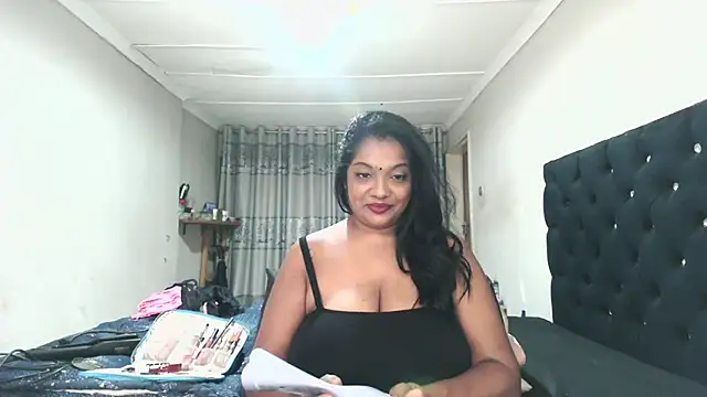 Snapshot of Indianmayaxoxo chatting on 06/13/26, 08:12 Indianmayaxoxo online show from 06/13/26, 08:12