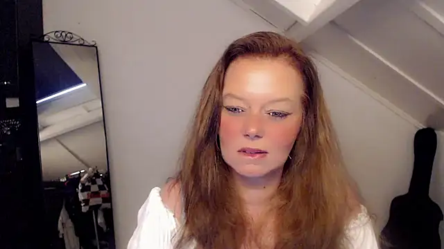 Snapshot of roxanna24 chatting on 03/15/26, 04:03 roxanna24 online show from 03/15/26, 04:03