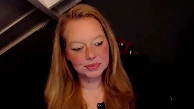 Snapshot of roxanna24 chatting on 05/18/26, 06:23 roxanna24 online show from 05/18/26, 06:23