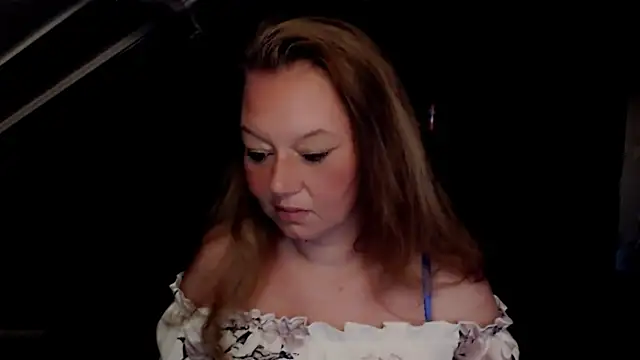 Snapshot of roxanna24 chatting on 05/17/26, 06:08 roxanna24 online show from 05/17/26, 06:08
