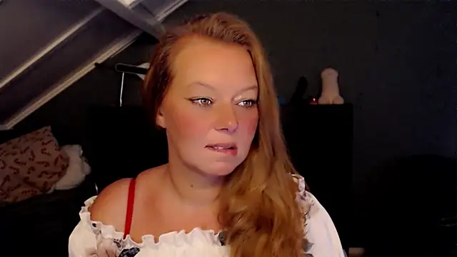 Snapshot of roxanna24 chatting on 05/31/26, 07:58 roxanna24 online show from 05/31/26, 07:58