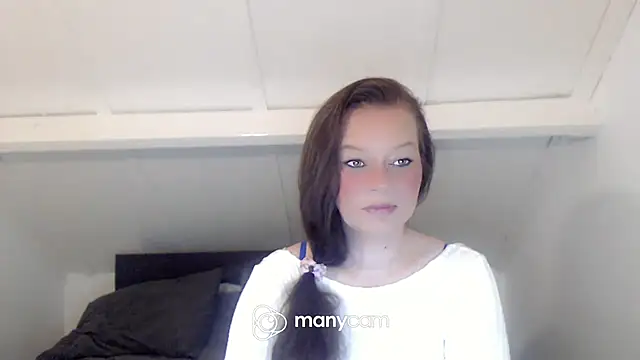 Snapshot of roxanna24 chatting on 02/22/26, 07:04 roxanna24 online show from 02/22/26, 07:04