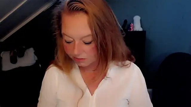 Snapshot of roxanna24 chatting on 06/01/26, 07:46 roxanna24 online show from 06/01/26, 07:46