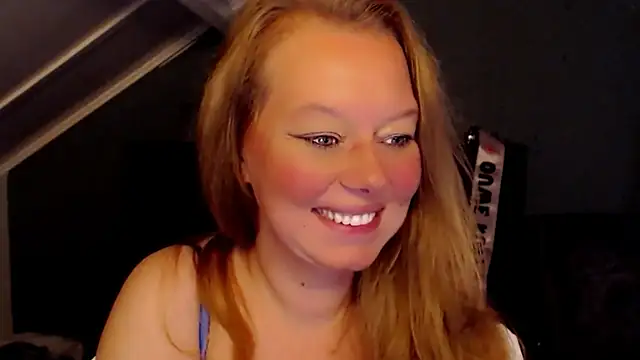 Snapshot of roxanna24 chatting on 05/19/26, 08:05 roxanna24 online show from 05/19/26, 08:05